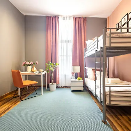 Krasnal Market Square Hostel *