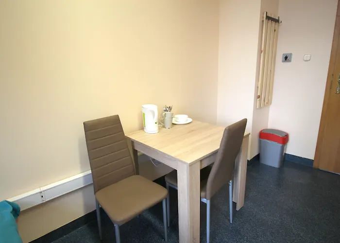 Krasnal Market Square 旅馆 *